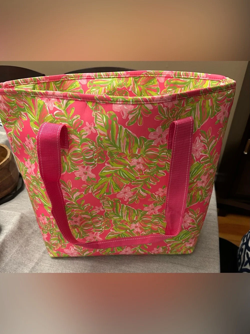 BNWT-Lg Lilly Pulitzer Pink Tropical insulated cooler Tote Bag w/zipper &pocket